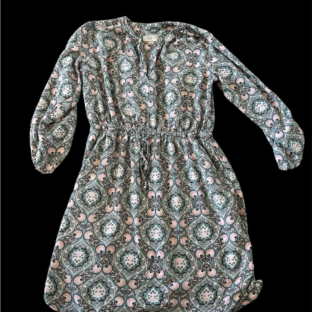 Beautiful pattern Loft dress with POCKETS